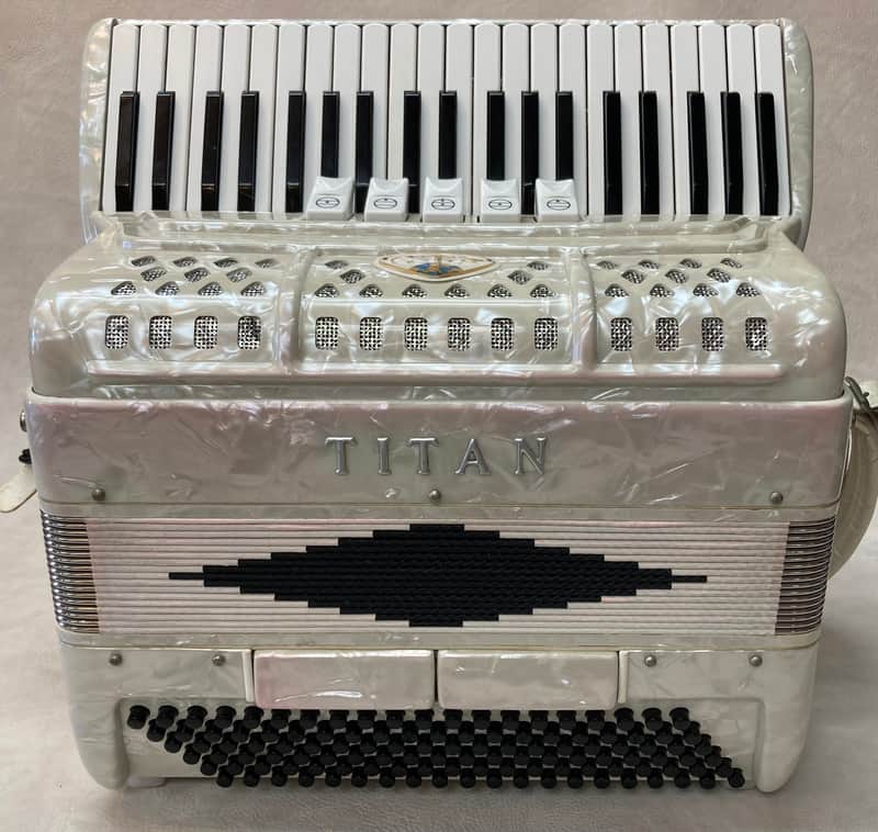 TITANO 2-REED ACCORDION #CJNT429 image 1