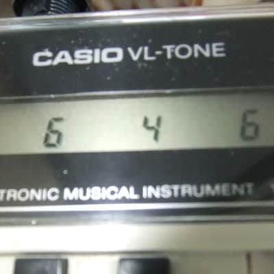RARE, VINTAGE CASIO VL-TONE CLASSIC 1980s MINIATURE SYNTH - FULLY WORKING WITH SPEAKER ISSUE - VERY GOOD image 5