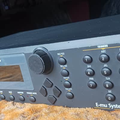 E-MU Systems ESI 4000 Turbo 64-Voice 128mb SCSI2SDv5.2 Digital Sampler with new black/white display image 3