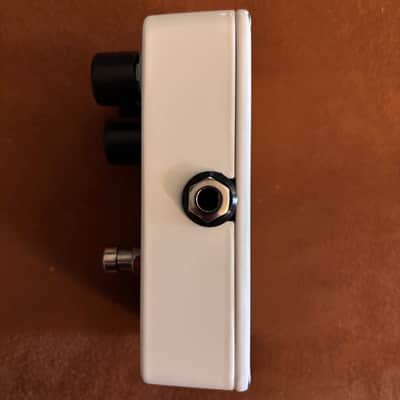 Electro-Harmonix Nano Big Muff Pi Distortion / Sustainer 2013 - Present White / Black / Red image 4