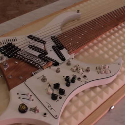 Crazyest Guitar 2021 - 15-Strings - 5 Built in Effects - Harp Bass - Pit Guitars image 10