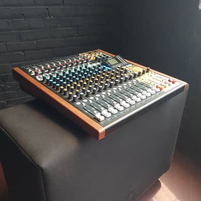 TASCAM Model 16 Multitrack Recorder / Mixer / Audio Interface 2019 - Present - Black with Wood Cheeks image 16