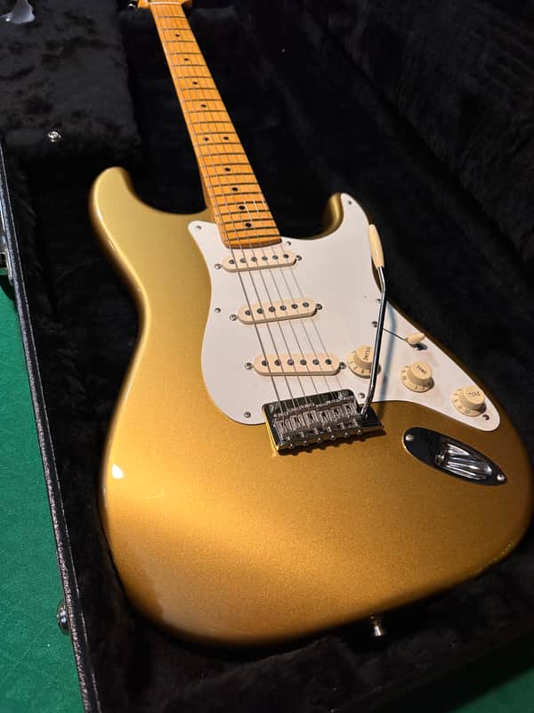 Fender Lincoln Brewster Stratocaster 2019 - Present - Aztec Gold