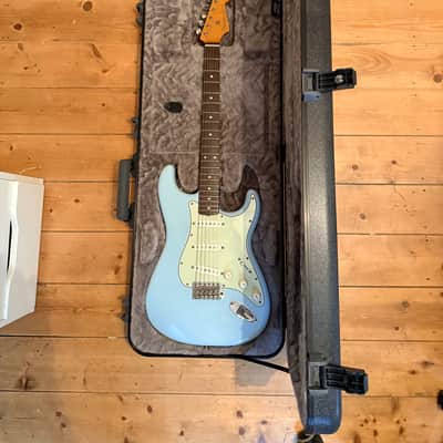 Fender Limited Edition Vintera II Road Worn '60s Stratocaster 2025 Sonic Blue image 3