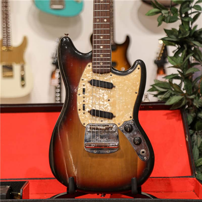 FENDER Mustang 1972 Sunburst Preloved image 1