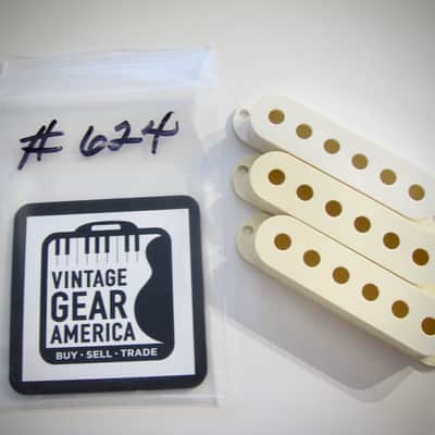 Fender Stratocaster Pickup Covers (3) Authentic Vintage Part Circa 1981-1991 Creme Plastic image 3