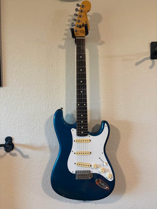 Vintage 1989 MIJ Fender Stratocaster W/ original case image 1