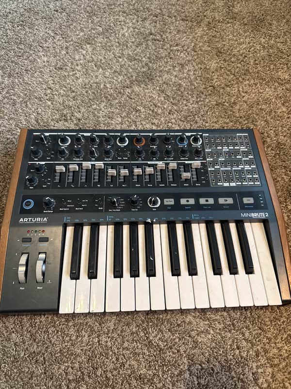 Arturia MiniBrute 2 Noir Edition 25-Key Synthesizer