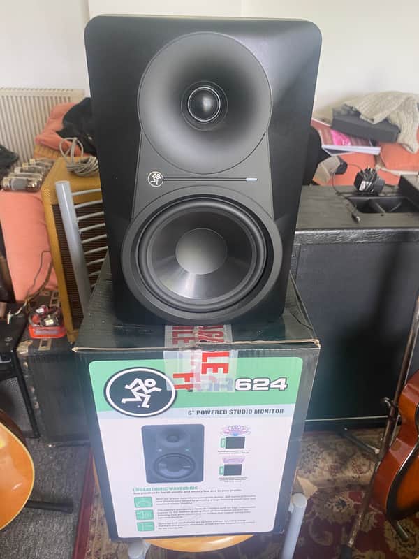 Pair of Mackie MR624 6.5" Active Studio Monitors boxes and packaging image 1