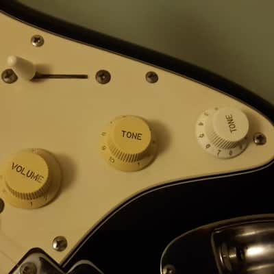 1980s Fender Squier Stratocaster MIJ E-SERIES image 5