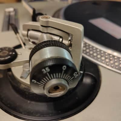 Technics 1200 mk2 1985 - Silver image 8