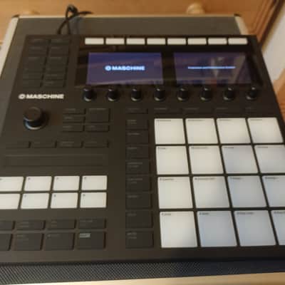 Native Instruments Maschine 2000s - Black image 2