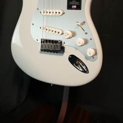 Fender American Ultra II Stratocaster with Maple Fretboard 2025 Avalanche image 5