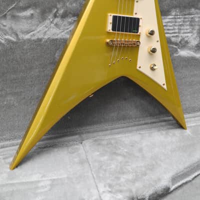 ESP LTD KH-V Metallic Gold Kirk Hammett Signature image 8