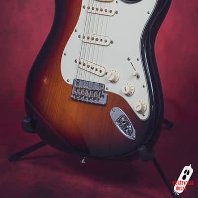 Immagine Fender Stratocaster American Professional 3 Tone Sunburst 2017 - 19