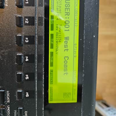 Roland XP-80 76-Key 64-Voice Music Workstation Keyboard 1999 - 2004 - Black image 6