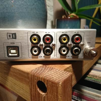 Native Instruments Audio 4 DJ 2012 - Alu image 2