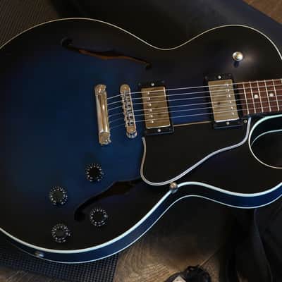 2003 Gibson ES-135 Semi-Hollow Electric Guitar Blueburst + GB image 2