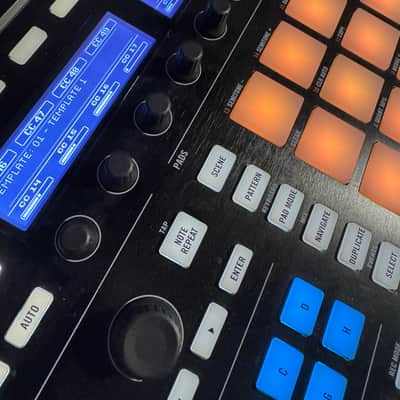 Native Instruments Maschine MKII 2010s - Black image 3