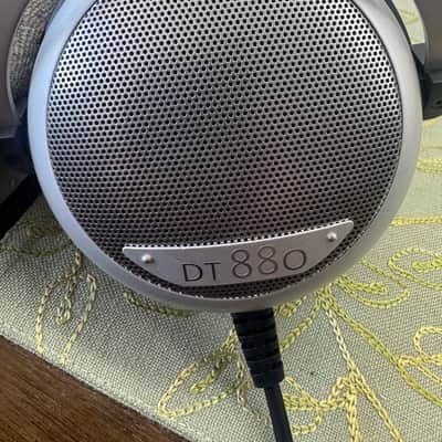 Beyerdynamic DT-880 Pro. Semi-Open Studio Headphones. image 5