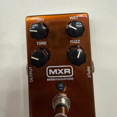 MXR Dunlop M84 Bass Fuzz Deluxe Guitar Effect Pedal image 2
