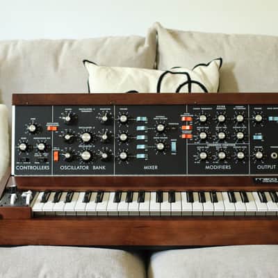 Moog Minimoog Model D Reissue 44-Key Monophonic Synthesizer (2022) 2022 - Present - Black / Wood image 1