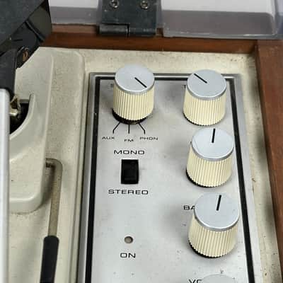 Immagine KLH Model 24 FM/AM Integrated Amplifier Turntable - 10
