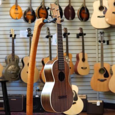 Martin 2K All-solid Hawaiian Koa Concert Ukulele w/Padded Gig Bag image 5