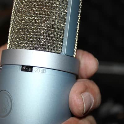 AKG Perception 220 Studio Condenser Mic with Mount and Case image 5