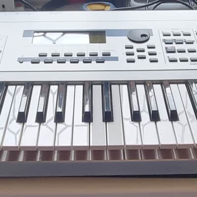 Yamaha MO6 61-Key Music Production Synthesizer / Workstation – Fully Tested