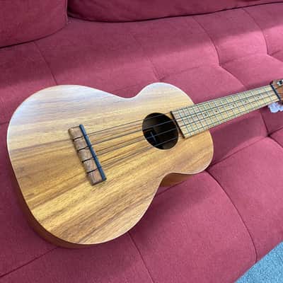 Kamaka Curly Hawaiian Koa & Mahogany Concert Ukulele image 2
