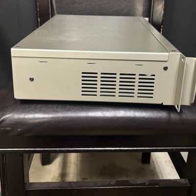 Peavey IPR-3000 power amplifier image 2