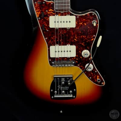 Fender Jazzmaster from 1966 in sunburst finish with original case image 3