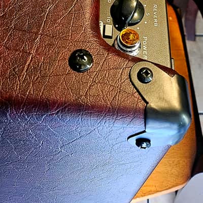 Traynor YCV40WR Custom Valve 40-Watt 1x12" Guitar Combo - Wine Red image 6