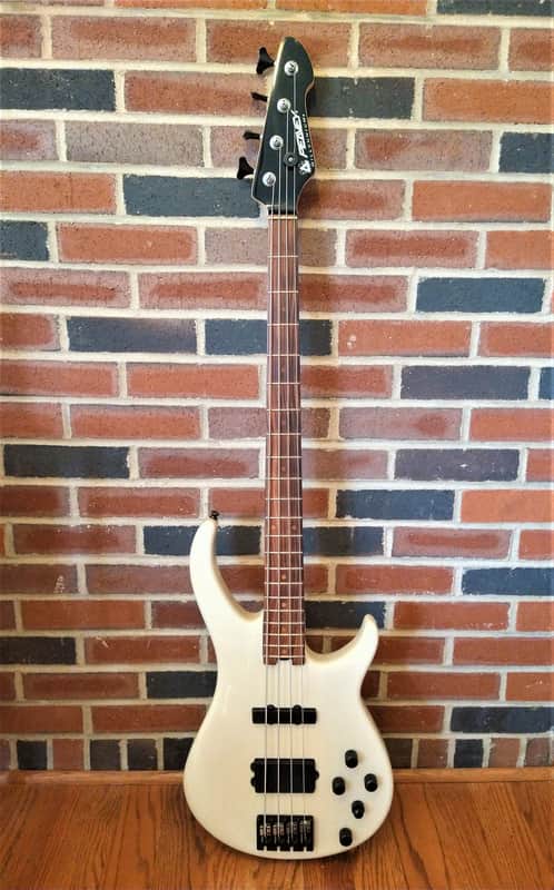 1997-Vintage USA-made Peavey Millennium bass guitar image 1
