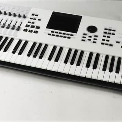 Yamaha Motif XF 6 Production Synthesizer Used in mint condition