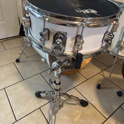 PDP PDCM5514SSPW Concept Maple Series 5.5x14" Snare Drum with Chrome Hardware 2010s - Pearlescent White image 2