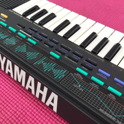 Yamaha VSS-30 Vintage Sampler Synthesizer Keyboard + Case image 9