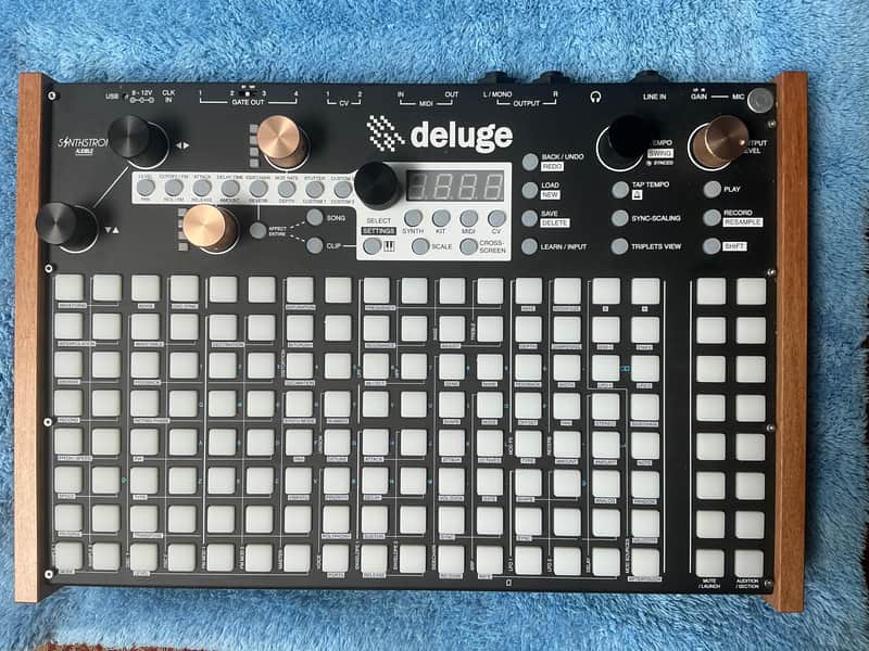Synthstrom Audible Deluge 64-Voice Desktop Synthesizer with Numeric Display Model DE-01 – Mint – Clear Hard Cover – Free Shipping image 1