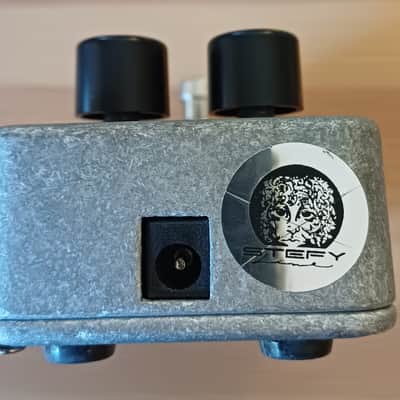 Electro-Harmonix Satisfaction Fuzz 2014 - Present - Blue / Red image 2