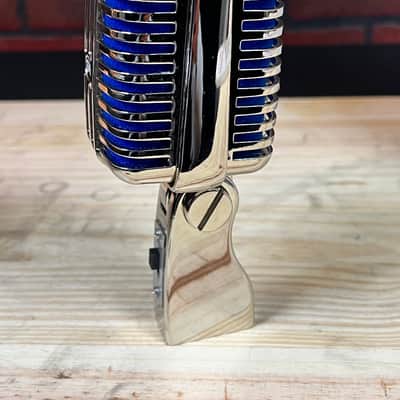 Stage Right by Monoprice Memphis Blue Classic Unidirectional Retro-Style Dynamic Microphone with Pop-free On/Off Switch and Protective Case image 4