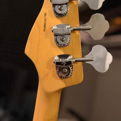 Fender American Standard Jazz Bass with Maple Fretboard 2008 - 2016 - Olympic White image 3