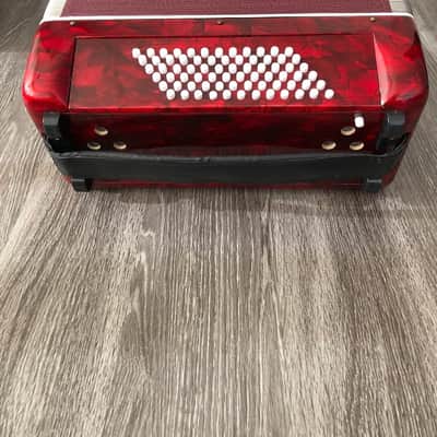 Hohner 1305-RED 72 Bass Entry Level 97-Key Piano Accordion image 3