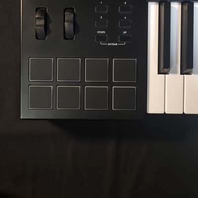 Alesis V25 MKII 25-Key USB MIDI Controller with Beat Pads 2022 - Present - Black image 2