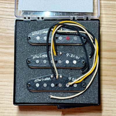 Fender Custom Shop Hand-Wired '57 Stratocaster Pickups 2021 - Aged White image 3