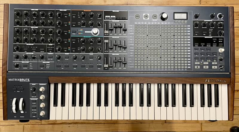 Arturia MatrixBrute