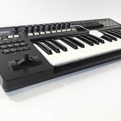 Roland A-300PRO 37-Key MIDI Keyboard Controller (Warranty) image 3