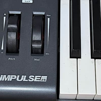 Novation Impulse25 25-Note USB/MIDI Keyboard Controller, Excellent Condition image 2