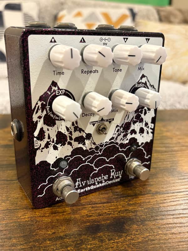 EarthQuaker Devices Avalanche Run Stereo Reverb & Delay with Tap Tempo V2