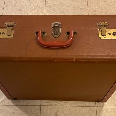Vintage Gold Masterfonic Accordion with case - sounds great image 3